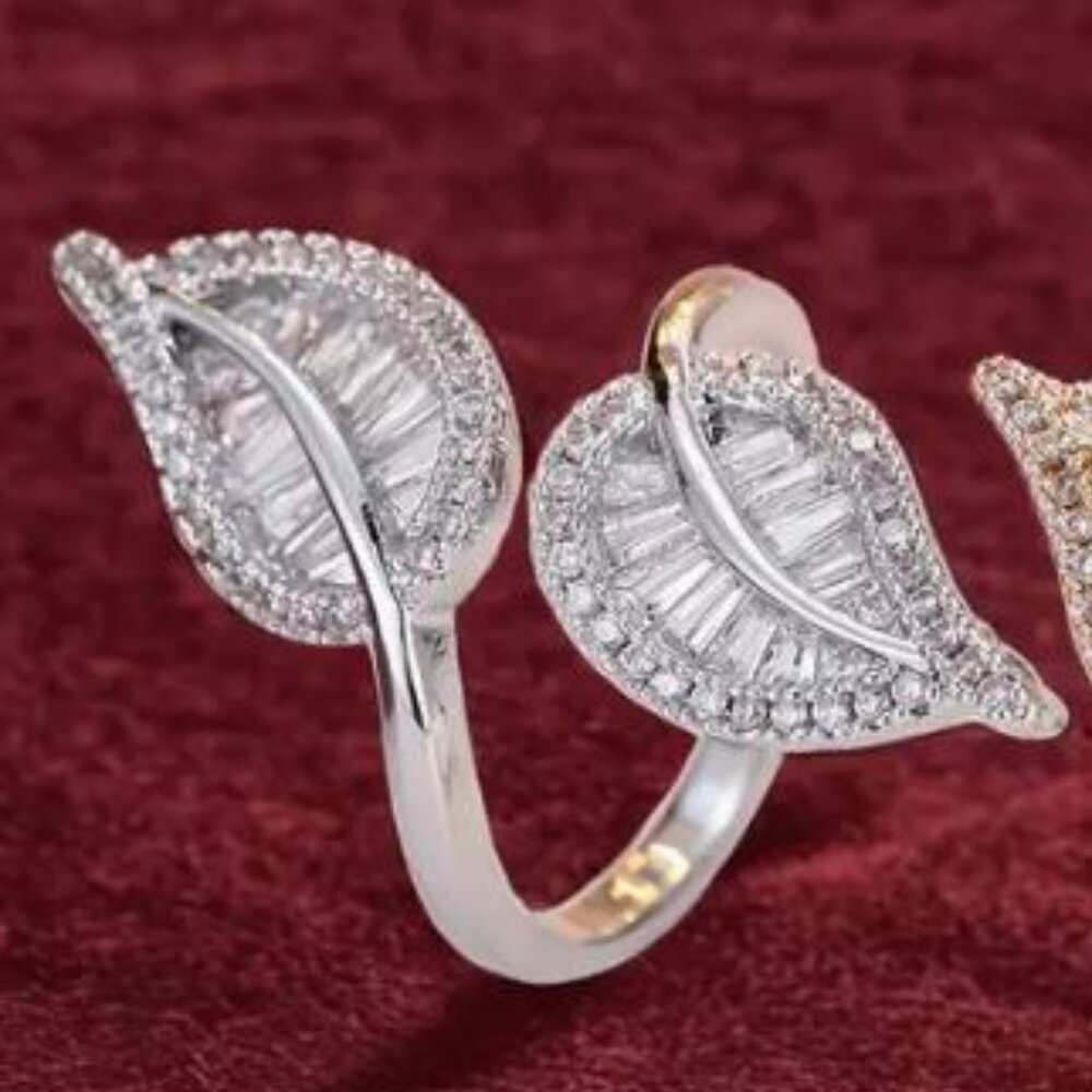 NEW Silver Plated Pave and Baguette Crystal Leaves Ring OS Adjustable - Picture 3 of 4
